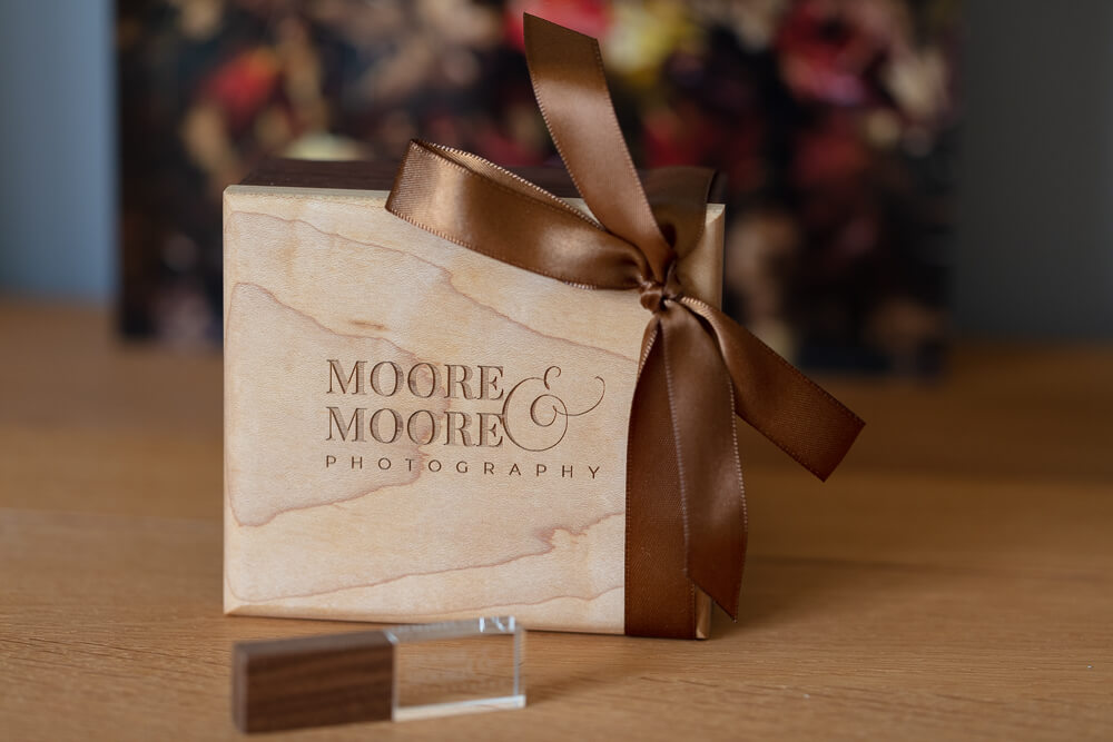walnut-maple-usb-box-wedding-photos-by-moore-moore-photography-hampshire-9164