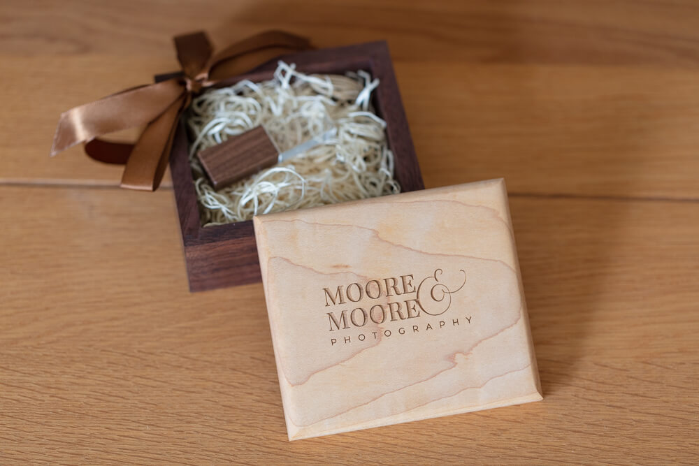 walnut-maple-usb-box-wedding-photos-by-moore-moore-photography-hampshire-9170