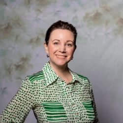 helen-profile- Helen Moore at Moore & Moore Photography