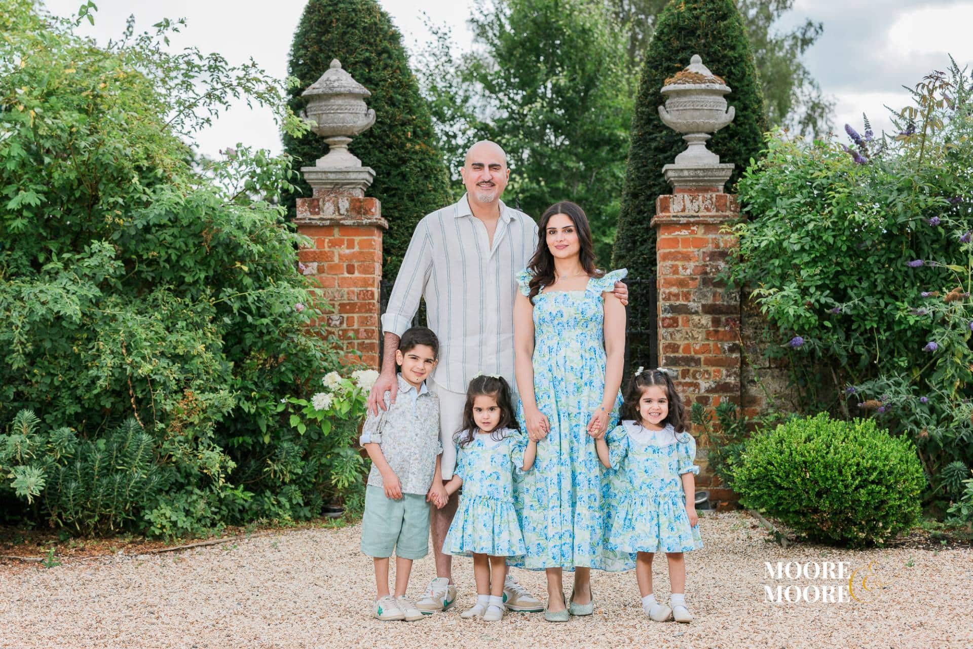 outdoor-family-portrait-hampshire-connection